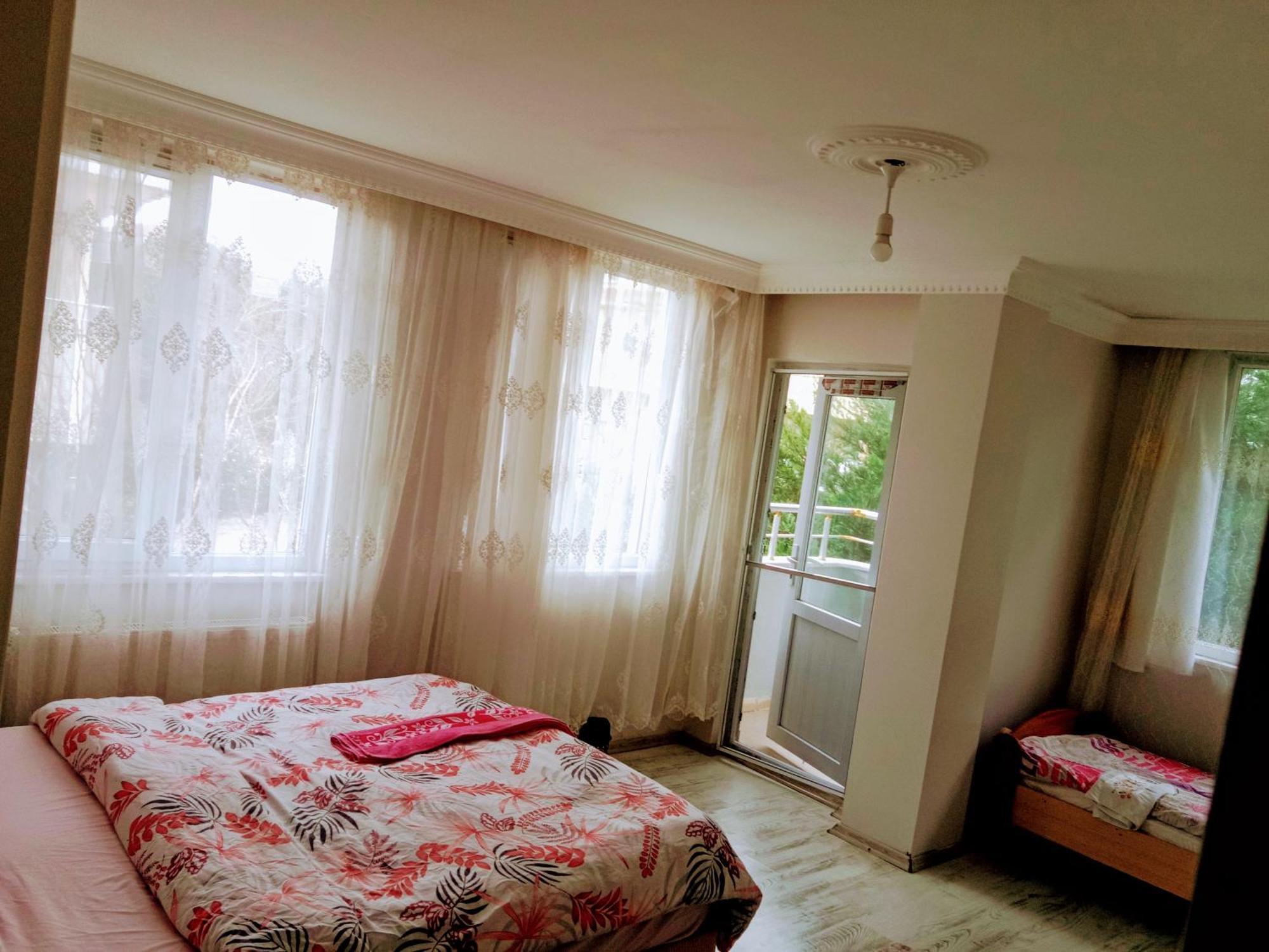 Ahmet Teacher Hotel,6 Minutes From The Airport Arnavutkoy Luaran gambar