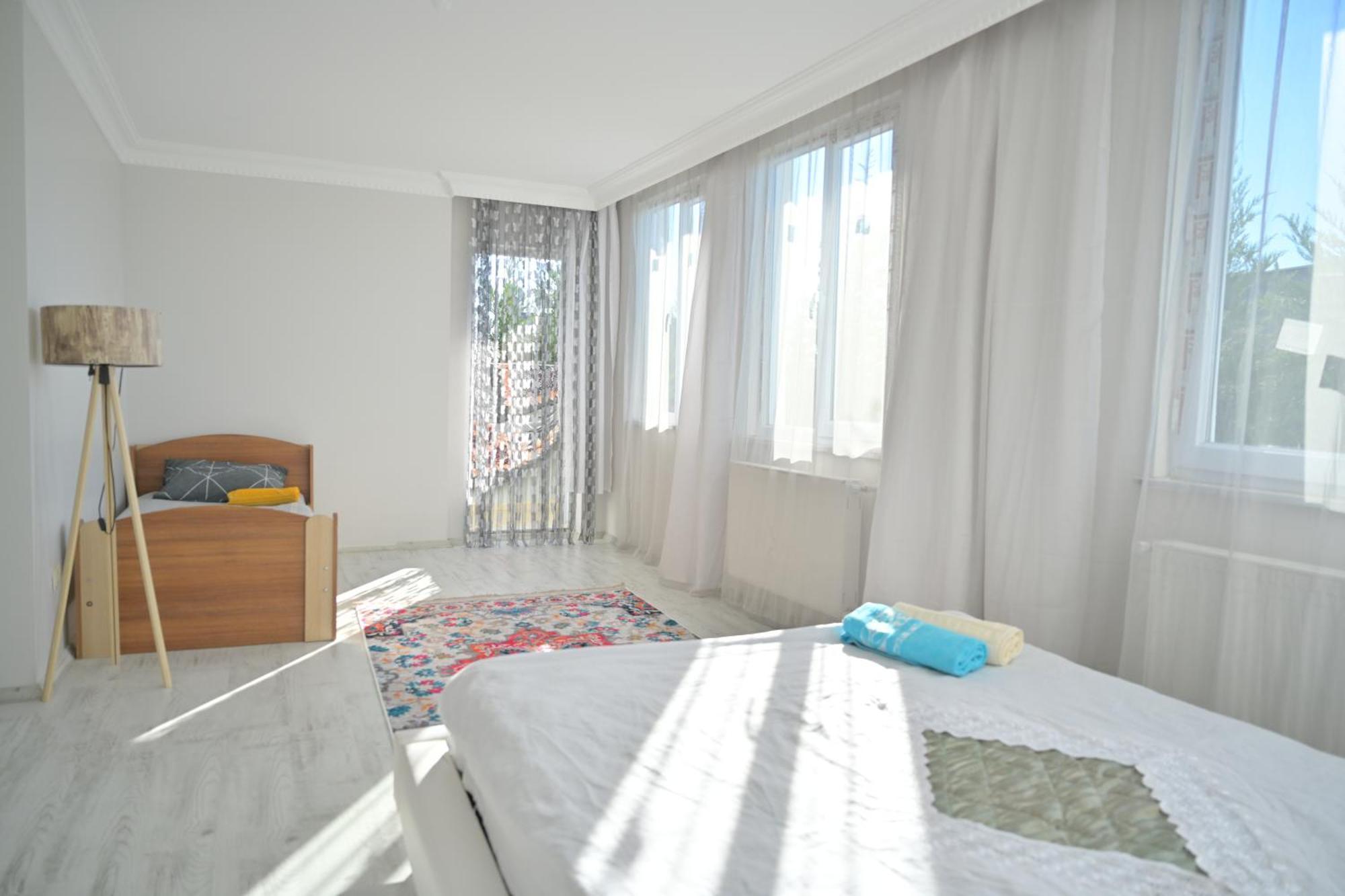 Ahmet Teacher Hotel,6 Minutes From The Airport Arnavutkoy Luaran gambar